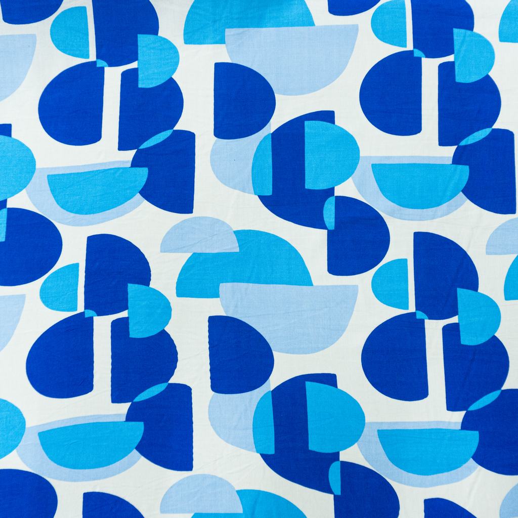 30315F54231.jpg RAYON POPLIN PRINT (150CM)(392-BLUE) - Image 1