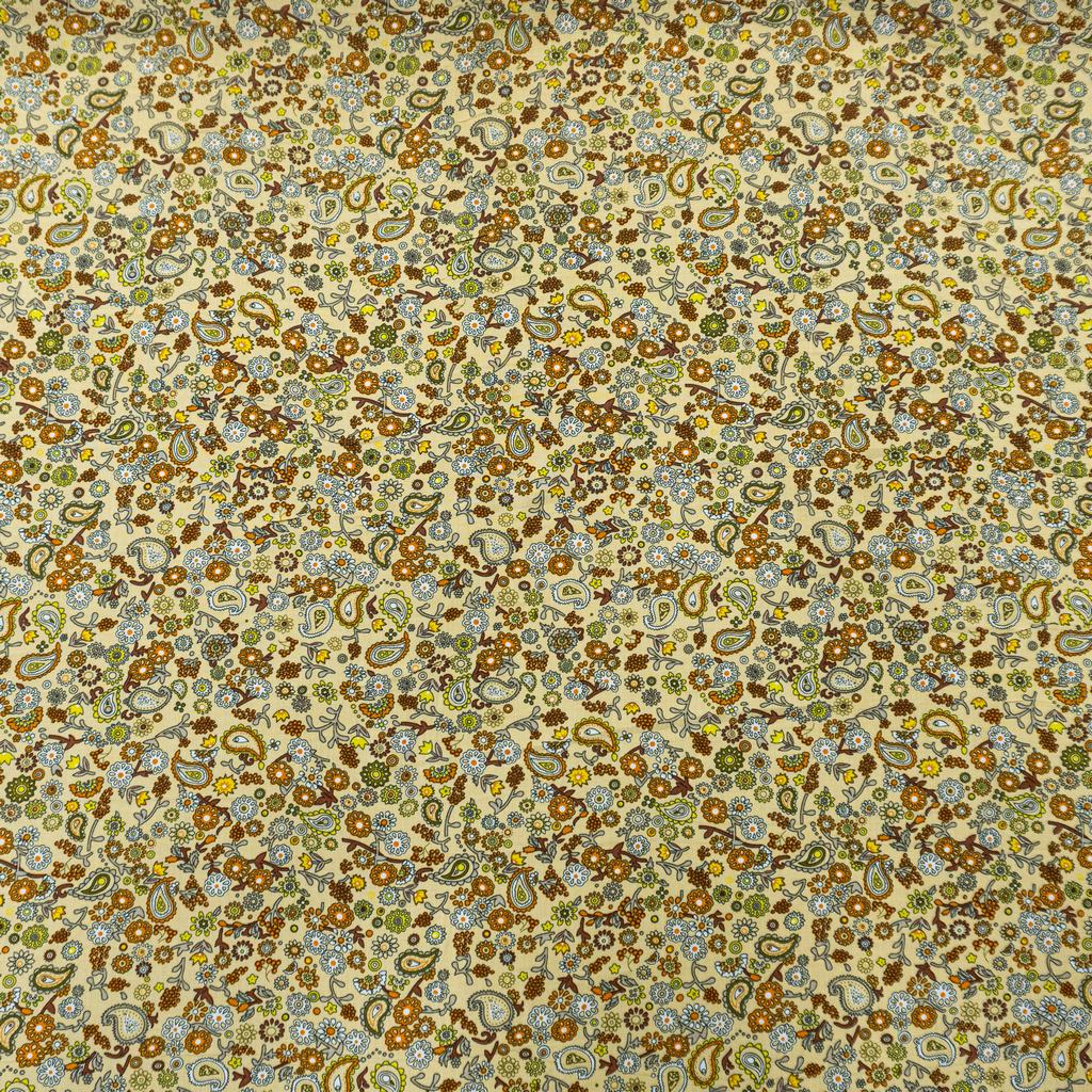 30315F65231.jpg RAYON POPLIN PRINT (150CM)(400-CAMEL) - Image 1