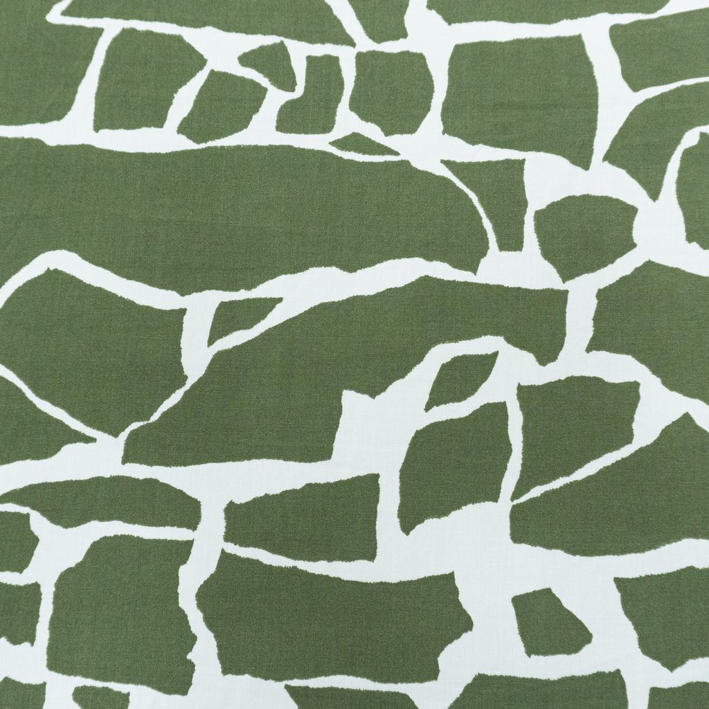 30315F68231.jpg RAYON POPLIN PRINT (150CM)(405-KHAKI) - Image 1